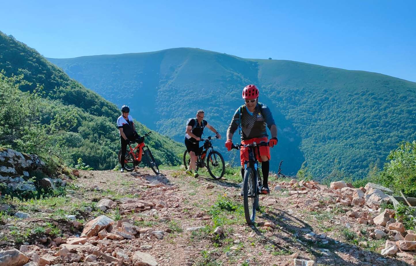 nandosport fioritura di castelluccio in ebike noleggio castelluccio luglio