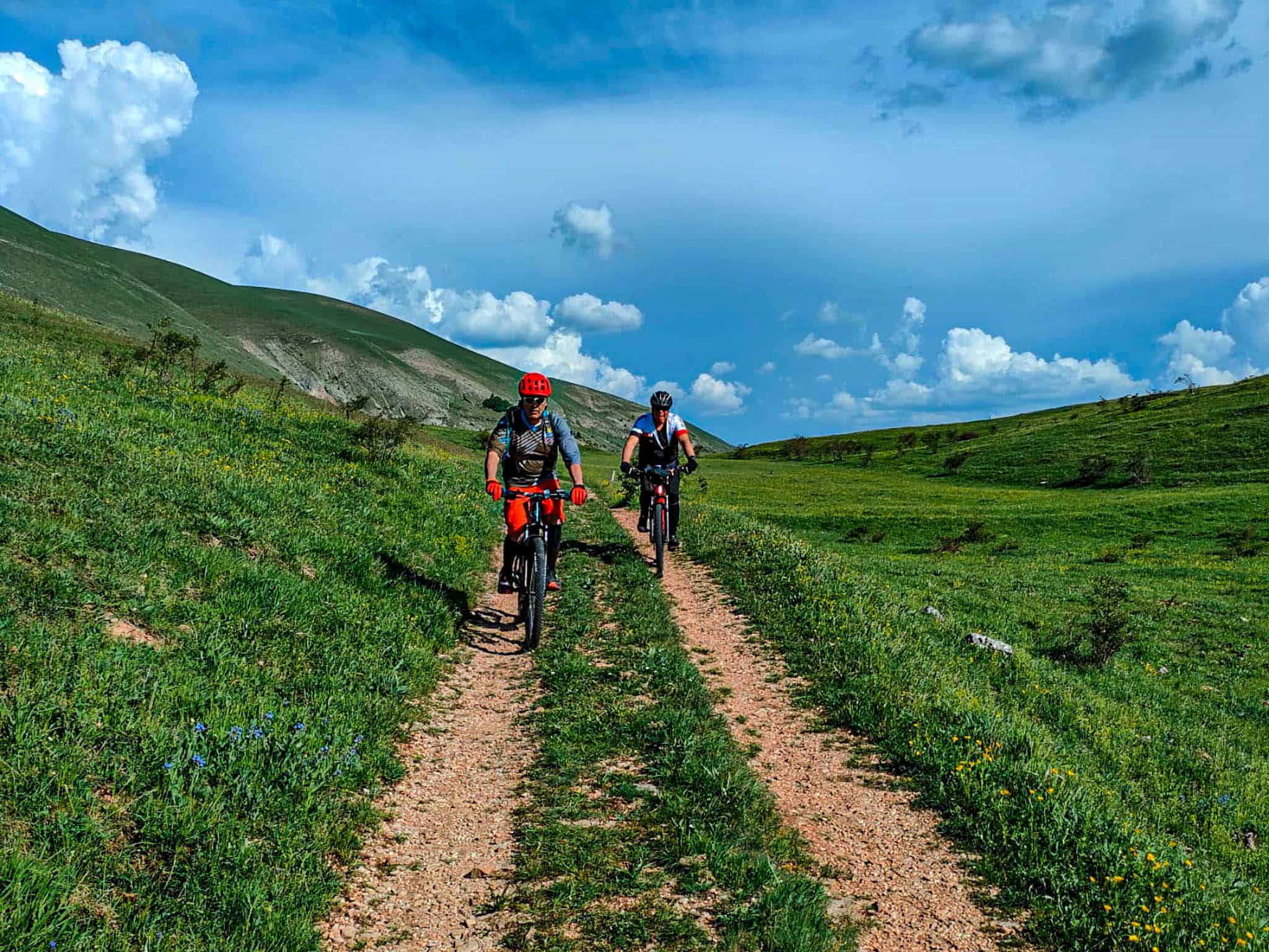 nandosport fioritura di castelluccio in ebike noleggio castelluccio